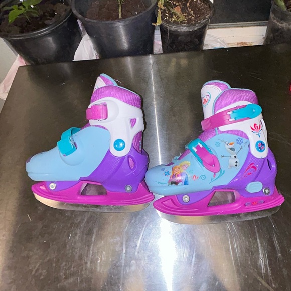 Disney Other - Disney little girl frozen adjustable ice skates size y8-y11